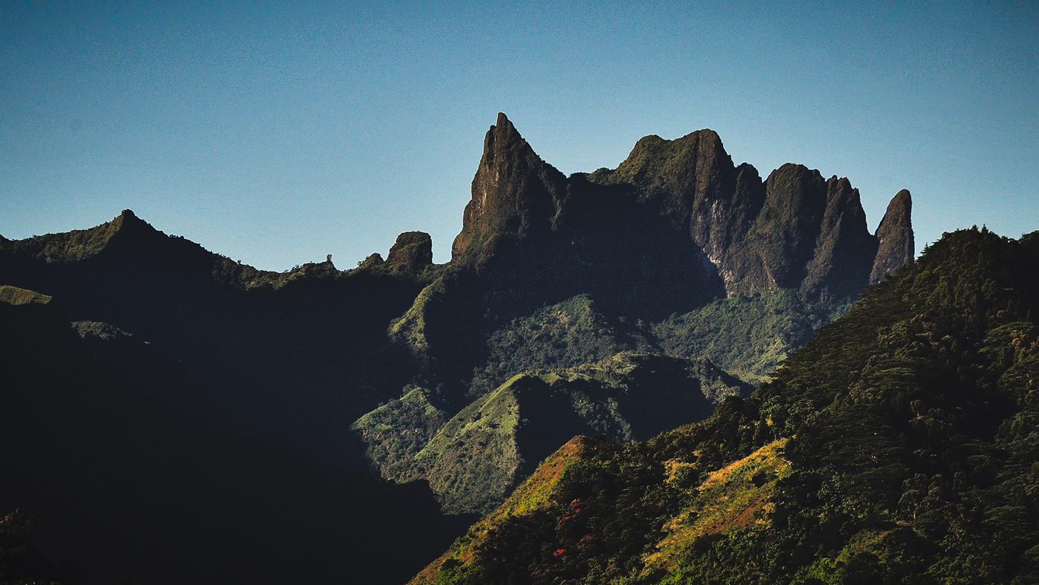 Diadème de Tahiti Tahitian mountains, diademe, tiare